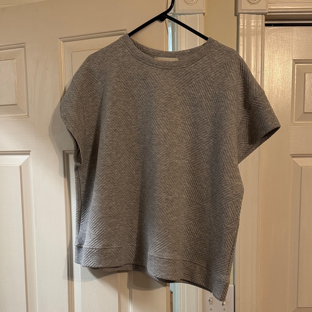 Chic Heather Gray Women's Short Sleeve Top